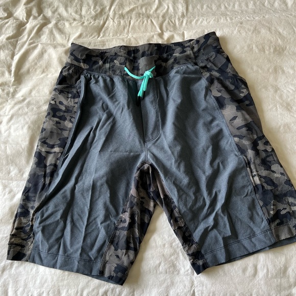 Lulu lemon men’s swim shorts - Picture 1 of 2